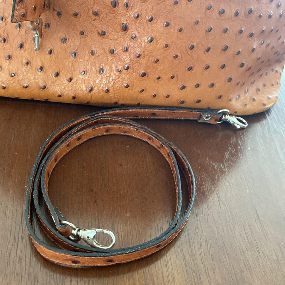 Gorgeous Leather Locking Satchel - Includes Lock & Key - Picture 13 of 17